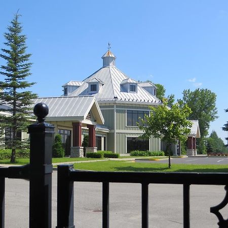 Hotel St-Bernard Saint-Bernard-de-Lacolle 외부 사진