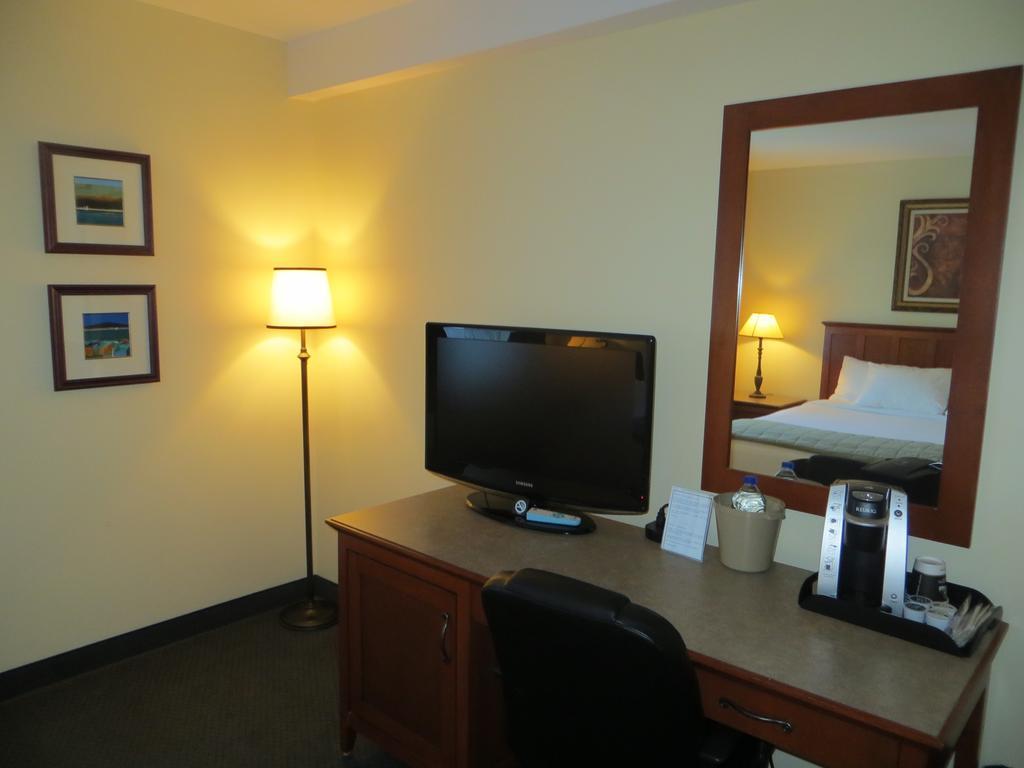 Hotel St-Bernard Saint-Bernard-de-Lacolle 객실 사진