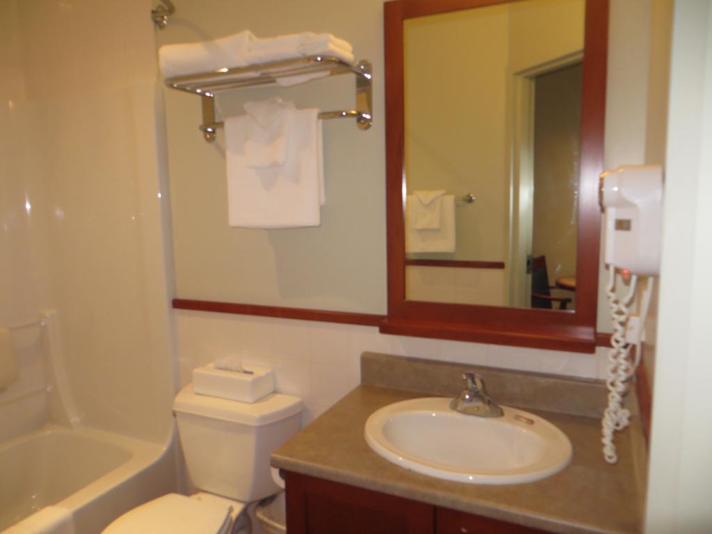 Hotel St-Bernard Saint-Bernard-de-Lacolle 객실 사진