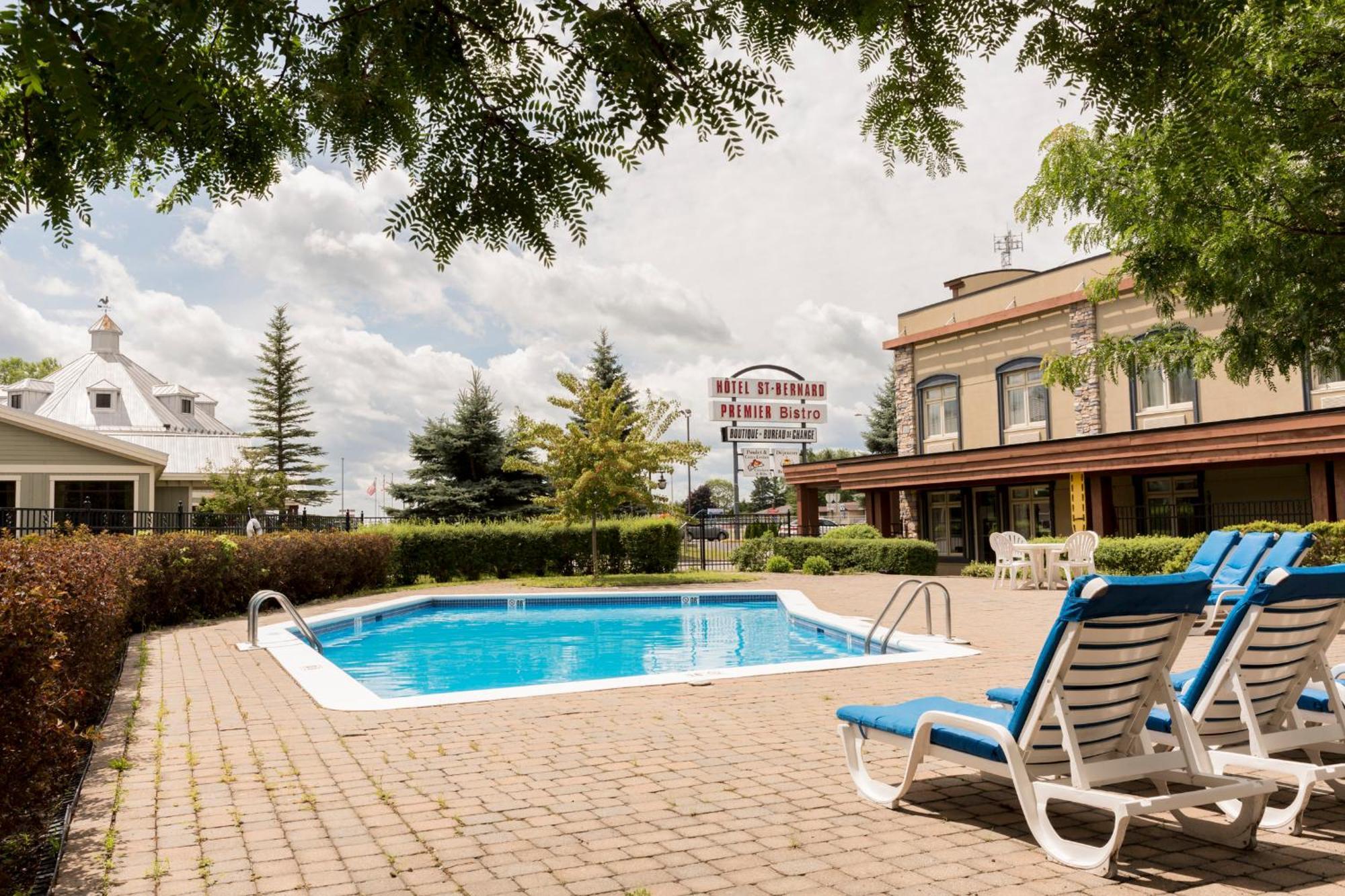 Hotel St-Bernard Saint-Bernard-de-Lacolle 외부 사진
