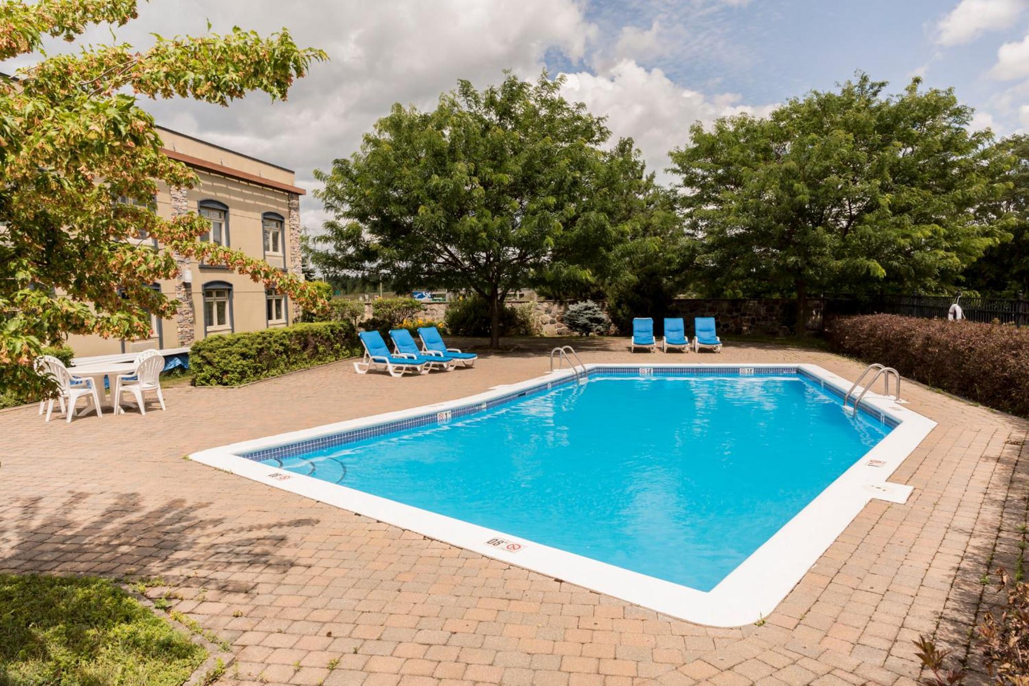 Hotel St-Bernard Saint-Bernard-de-Lacolle 외부 사진